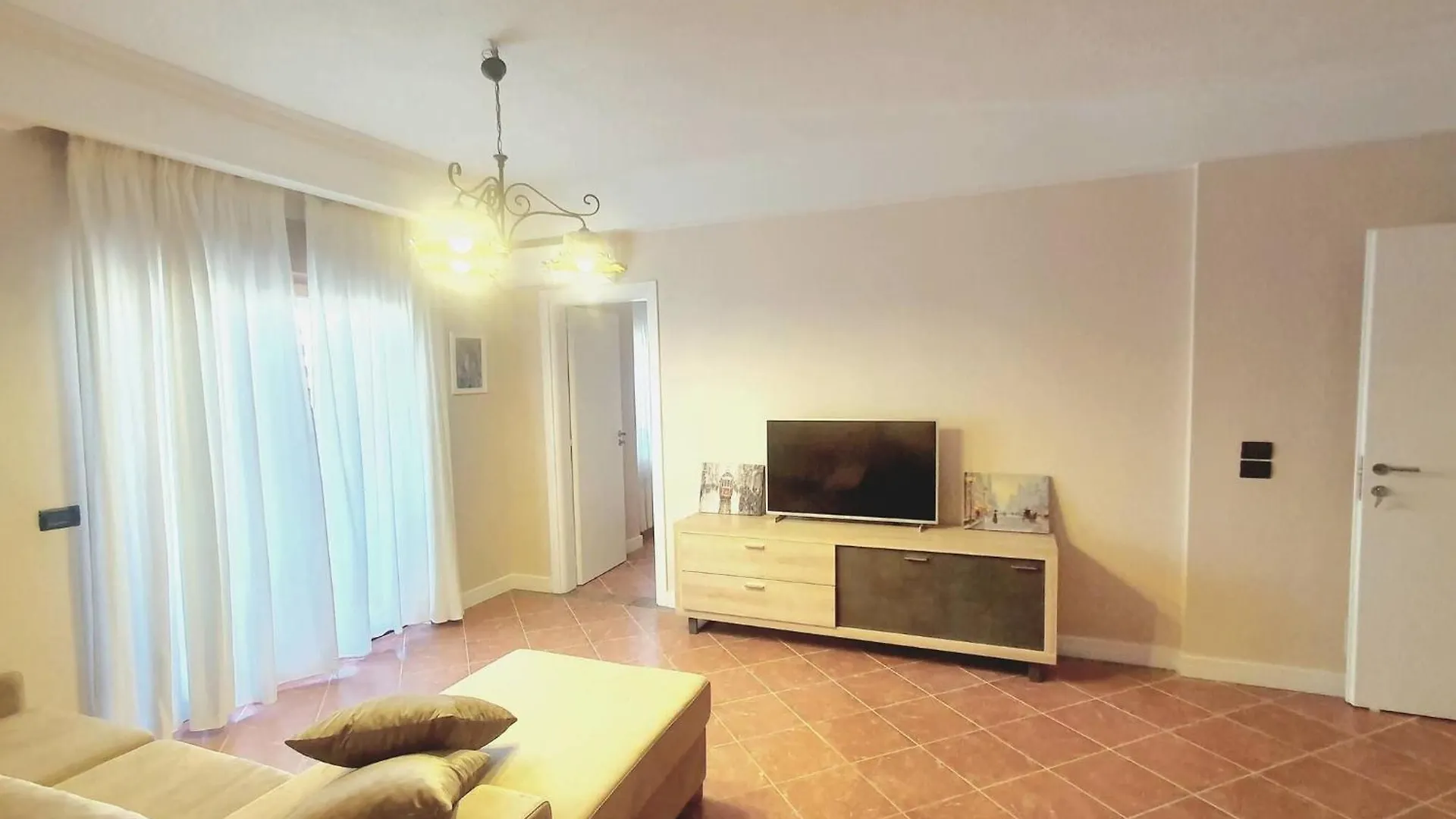 Aparttastic - Apartment By Ujza Tirana